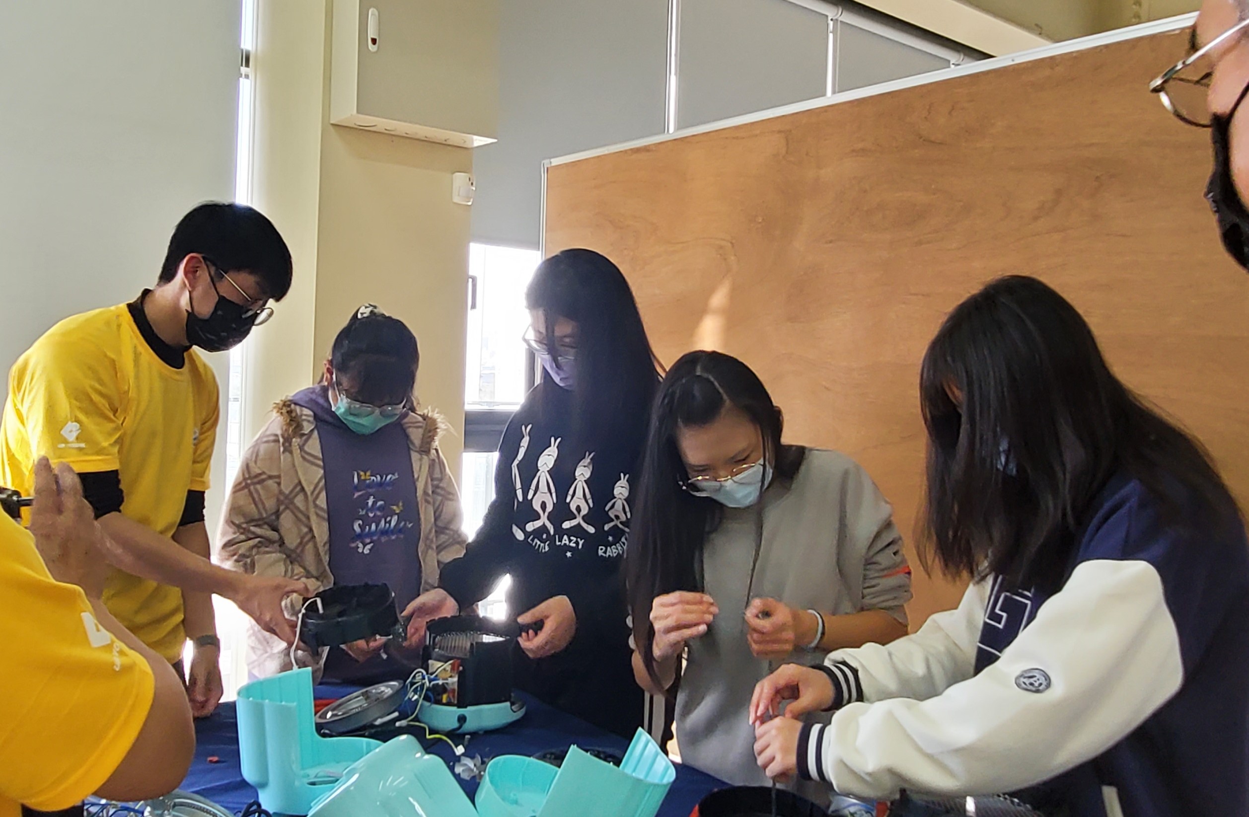 6上洋技師也將近年熱門電器氣炸鍋加入課程中